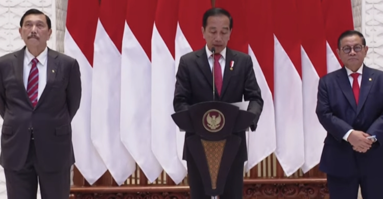 Konferensi pers Presiden Jokowi di Bandara Halim sebelym bertolak di China. Foto : Setpres