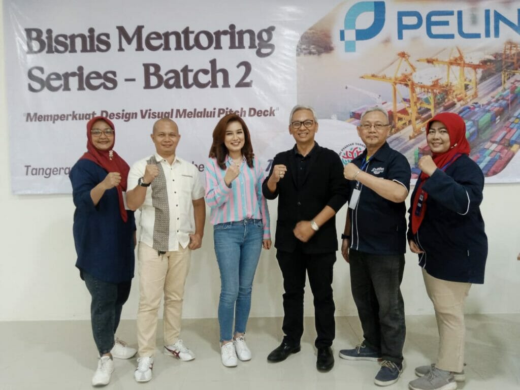 Komunitas UMKM Tangguh Berkibar (TB) Tangsel menyelenggarakan Bisnis Monitoring Melalui Pitch Deck dengan tema “Memperkuat Design Visual Melalui Picth Deck”, di tujuh kecamatan yang dilaksanakan di Aula Kecamatan Setu, Sabtu (16/7).(dra)