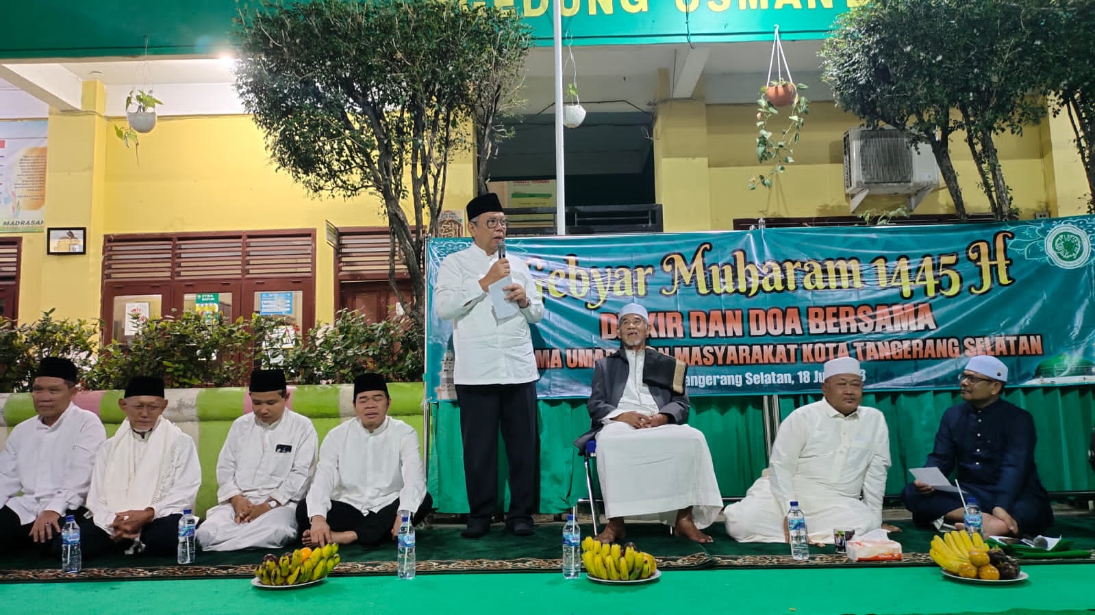 Wali Kota Tangsel, Benyamin Davnie menghadiri Gebyar Muharram yang dilaksanakan MUI Tangsel.(dra)