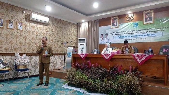 Dinkop dan UMKM Kota Tangsel menggelar kegiatan Roadshow keliling kecamatan untuk memberikan pelatihan kepada UMKM agar meningkatkan produk UMKM Kota Tangsel.(dra)