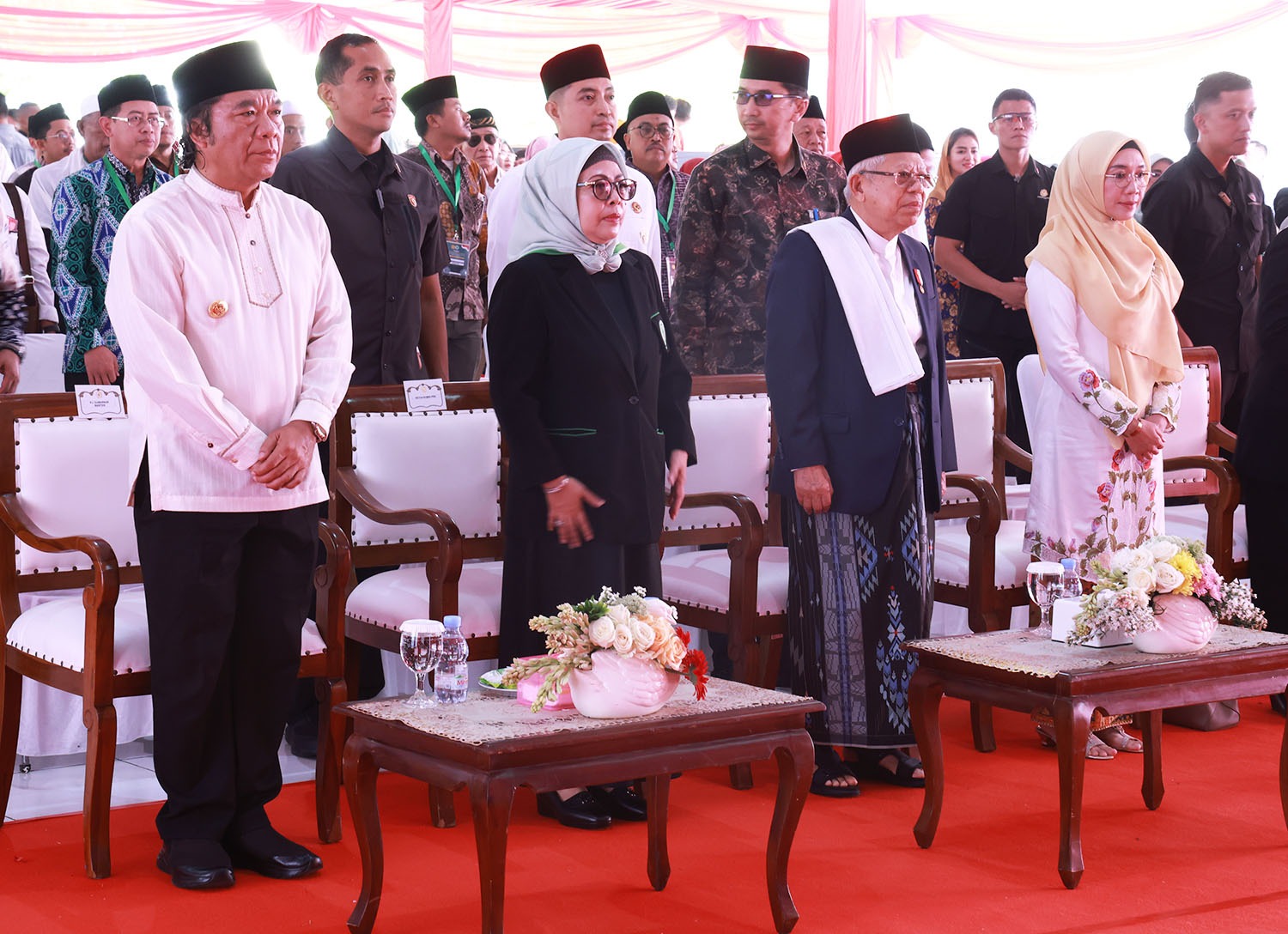 Pj Gubernur Banten Al Muktabar (kiri) bersama Wapres Maruf Amin pada acara di Ponpes An Nawawi. Foto : Humas Pemprov