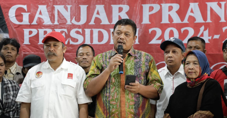 Pendiri Projo Jawa Barat Agung Surya saat menyampaikan konferensi pers. Foto : Ist