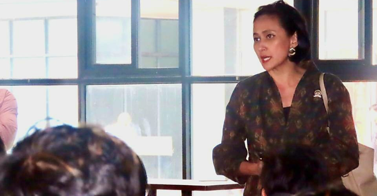 Anggota Komisi I DPR Christina Aryani saat berada di Filipina. Foto : Ist