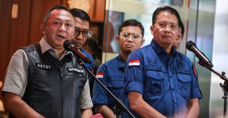 Kapuspenkum Kejagung I Ketut Sumedana (kiri) bersama Direktur Penyidikan (Dirdik) Jampidsus Kejagung Kuntadi (kanan). Foto : Ist