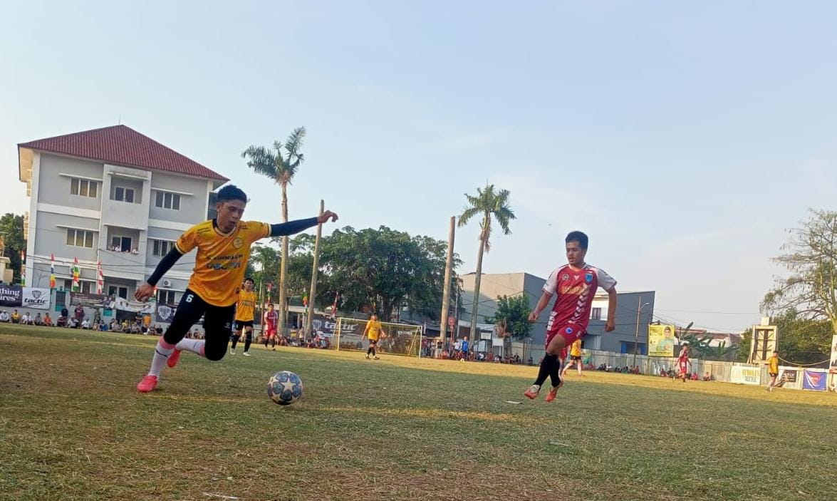 Gelandang Mahbub FC, Anthrax mencoba menendang bola.(Foto: Red/tangselpos.id).