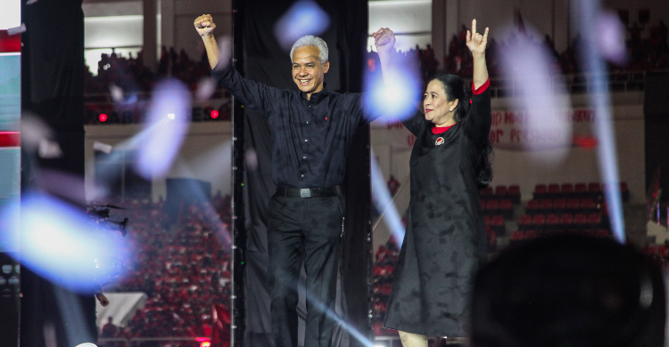 Ketua DPP PDIP Puang Maharani dan Capres PDIP Ganjar Pranowo pada acara di Stadion Jatidiri, Semarang. Foto : Ist