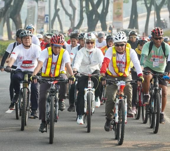 Airin Rachmi Diany hadir dalam kegiatan Gowes kemerdekaan Ke-78 Republik Indonesia. (Ist)