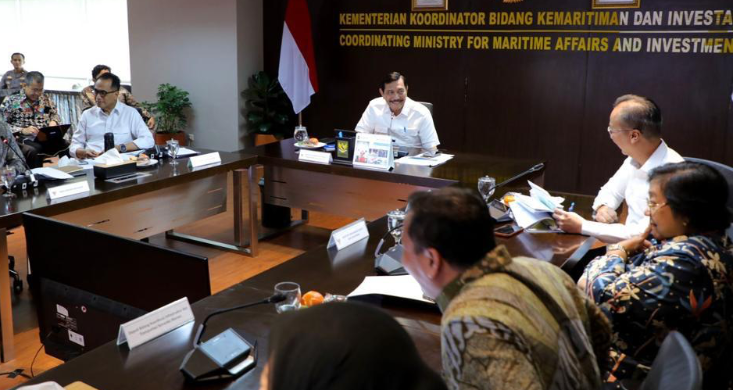 Rapat koordinasi polusi di Jabodetabek dipimpin Menko Luhut Pandjaitan. Foto : Ist