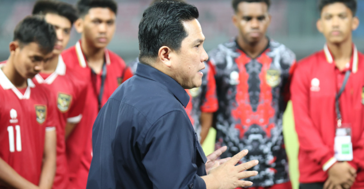 Ketum PSSI Erick Thohir bersama Timnas U-17. Foto : Ist