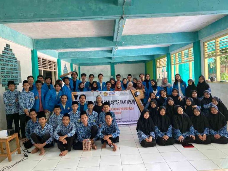 Mahasiswa Unpam khususnya Fakultas Hukum kembali menggelar kegiatan Pengabdian Kepada Masyarakat (PKM). Kali ini kegiatan PKM digelar di SMA Islam Assa’adah,Setu.(dra)