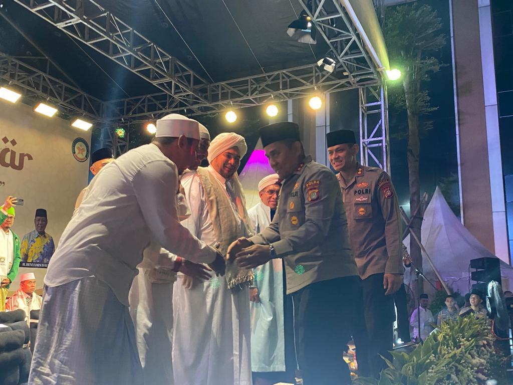 Polres Tangsel menggelar kegiatan Tabligh Akbar di halam markas Polres Tangsel, Senin (31/7) malam.(dra)