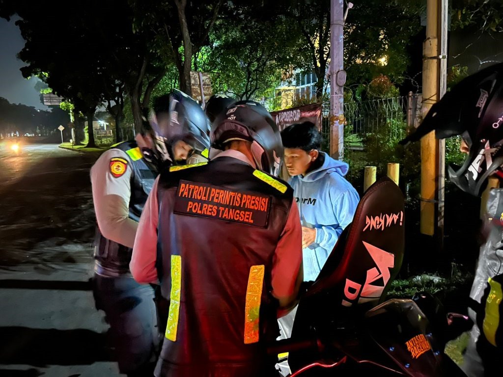 Tim Polres Tangsel menggelar patroli di wilayah hukum Polres Tangsel dalam rangka menjaga keamanan, dan ketertiban masyarakat.(dra)