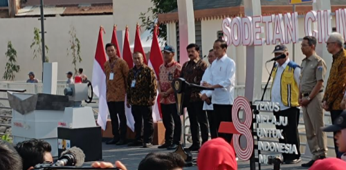 Presiden Jokowi pada peresmian codetan Ciliwung.