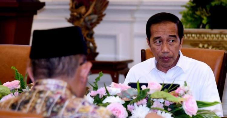 Presiden Jokowi saat rapat terbatas dengan Menteri terkait polusi udara di Jabodetabek. Foto : Setpres