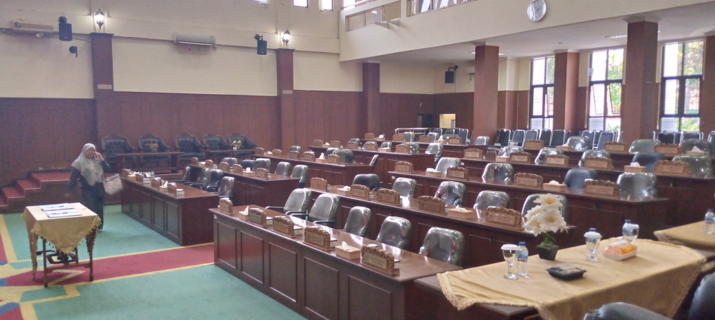 Ruang rapat paripurna DPRD Pandeglang, nampak masih kosong, Rabu (27/9/2023).(Istimewa)