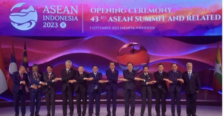 Foto bersama Para Kepala Negara peserta KTT ASEAN. Foto : Setpres