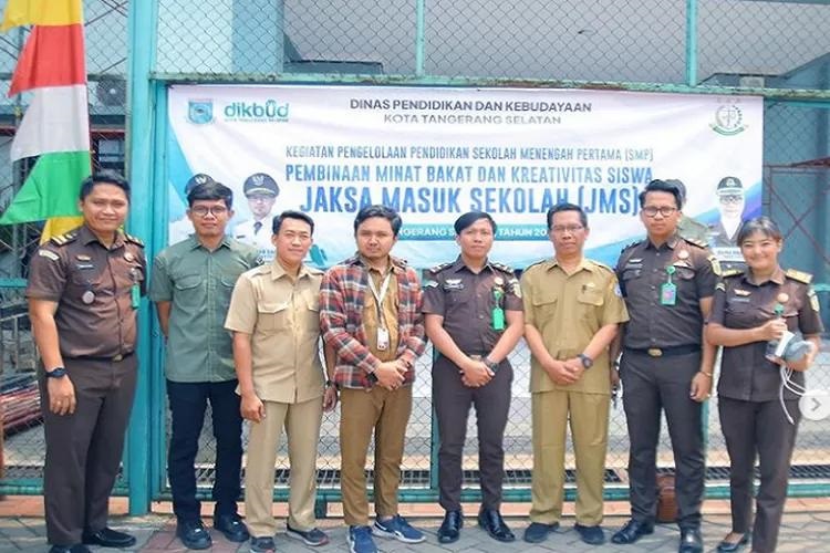 Kejari Kota Tangsel bersama dengan Dindikbud Kota Tangsel mengadakan program Jaksa Masuk Sekolah, di  SMP Negeri 1 Kota Tangsel.(dra)