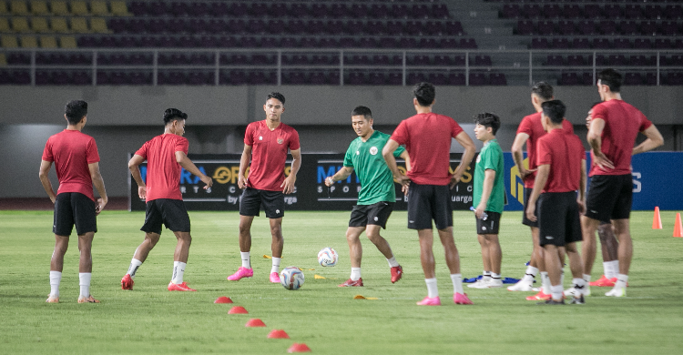 Skuad Garuda Muda saat latihan di Stadion Manahan, Solo. Foto : Ist