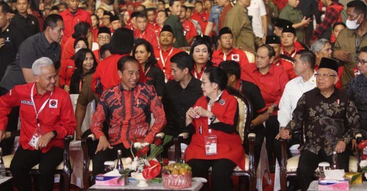 Presiden Jokowi dan Megawati saat acara Rapimnas PDIP di Kemayoran. Foto : Ist