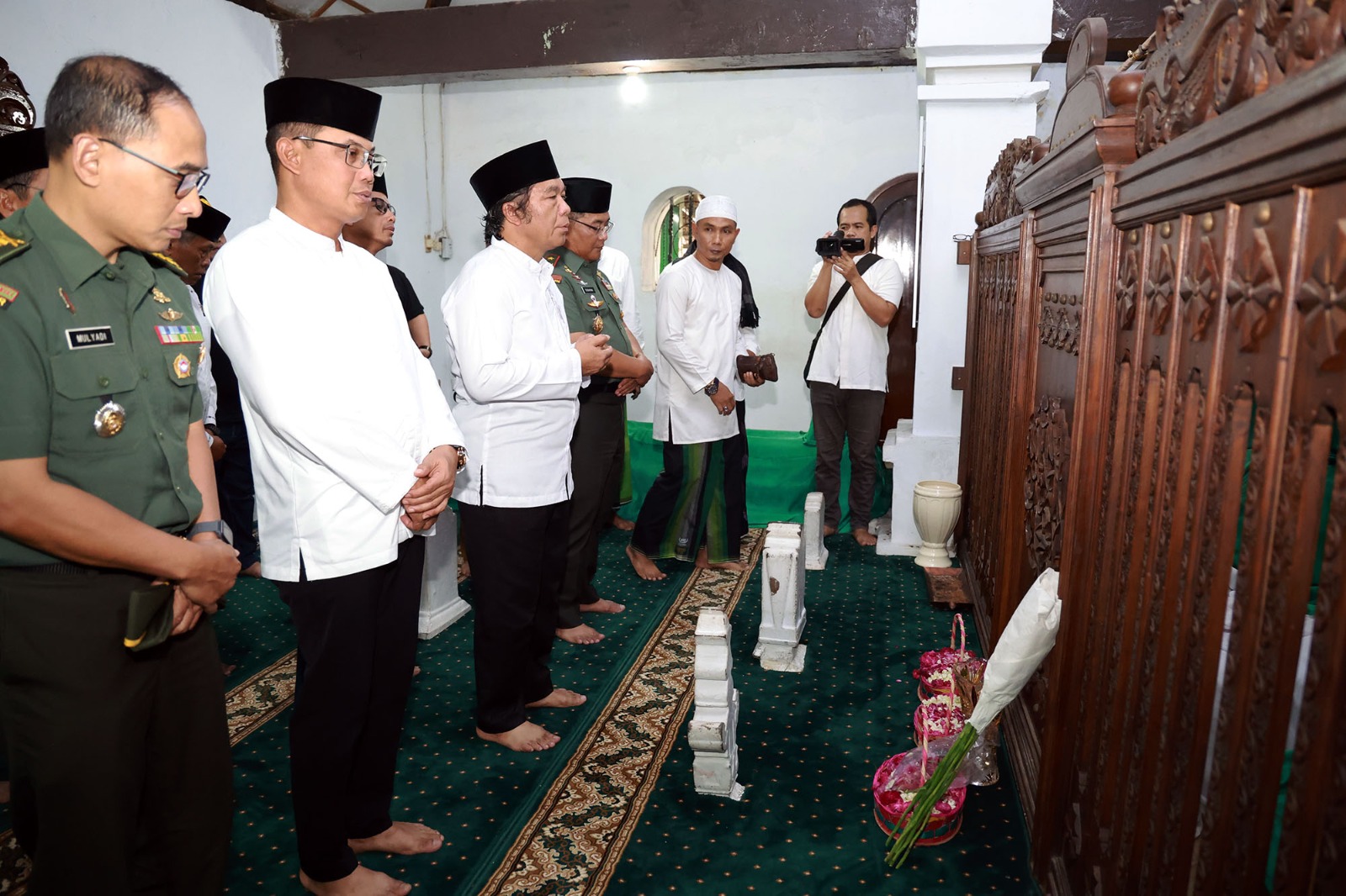 Jelang HUT ke-23 Provinsi Banten, Pj Gubernur Al Muktabar Ziarah ke Sultan Maulana Hasanudin Foto : Humas Pemprov