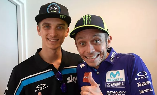 Valentino Rossi (kanan) bersama adik nya Luca Marini. Foto : Ist