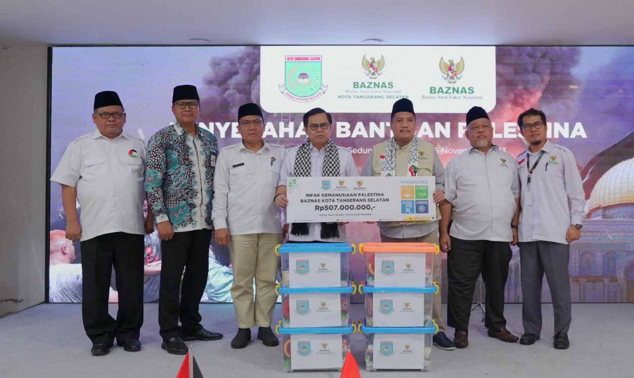 Baznas Kota Tangsel menyerahkan bantuan untuk Palestina yang dikumpukkan dari Kota Tangsel sebesar Rp 507 juta.(dra)