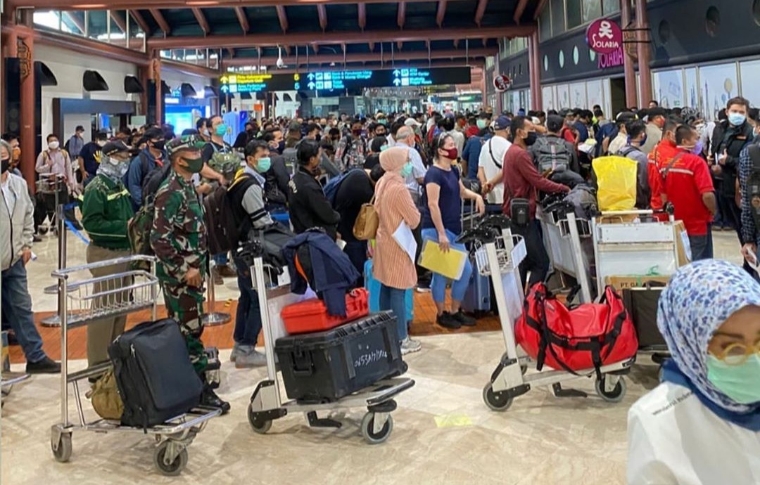 Kwramaian penumpang di Terminal 2 Babdara Soetta. Foto : Ist