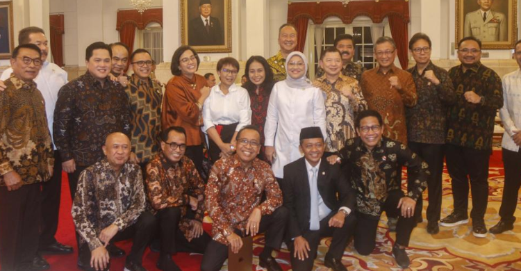 Para Menteri foto berssma seusai rapat Kabinet. Foto : Ist