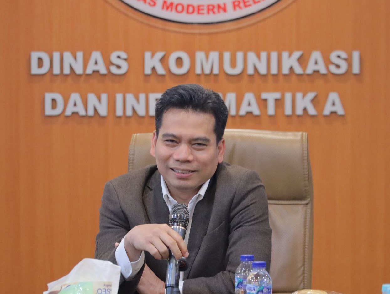 Kepala Dinas Kominfo Tangsel, Tb. Asep Nurdin, saat ditemui di ruang kerjanya, pada Rabu (29/05/2024). (Ist)