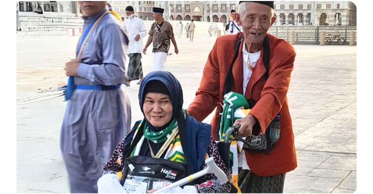 Kakek Ahmadupo dan Nenek Minten. Foto : Ujang Sunda/Tangsel Pos