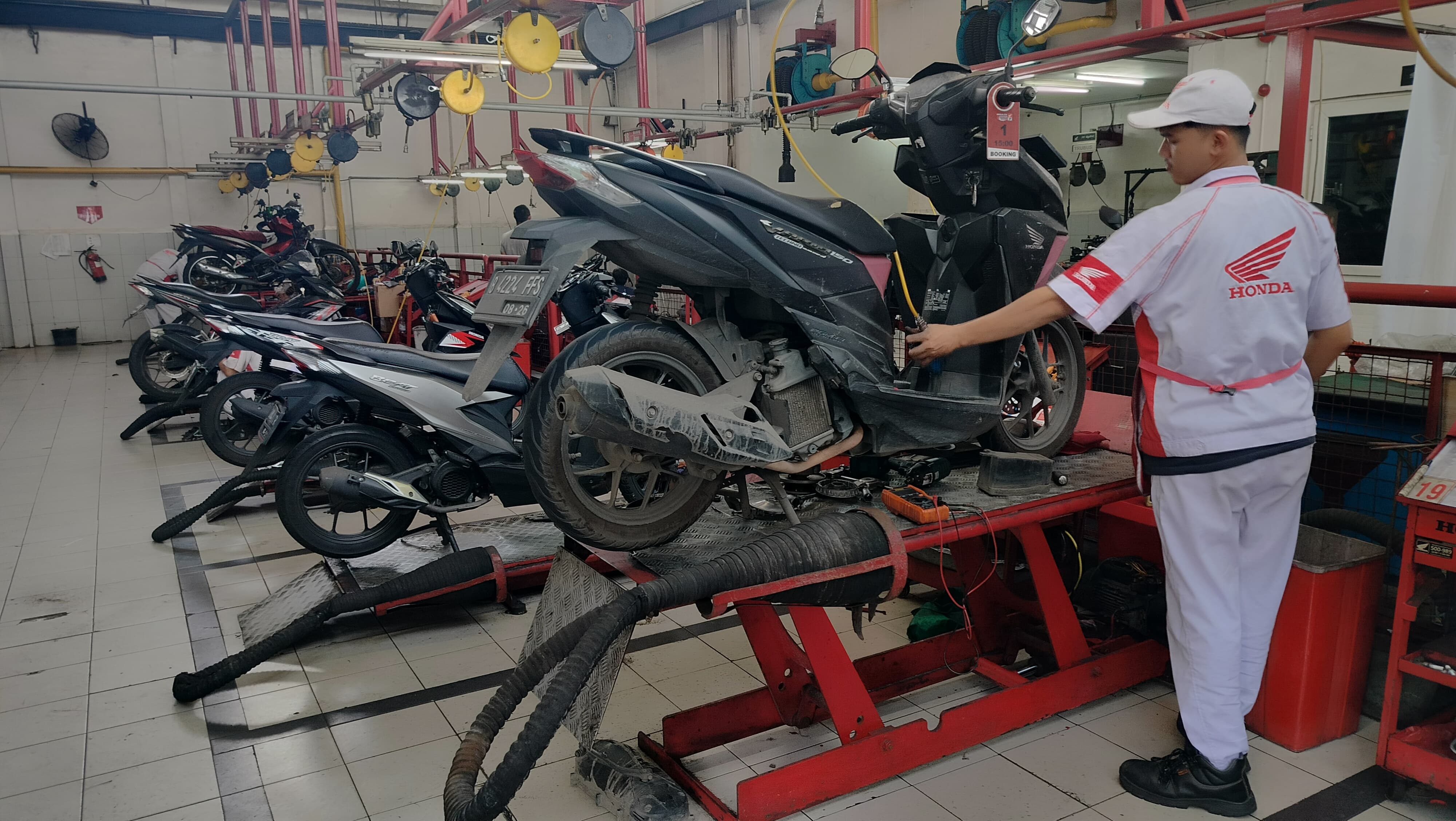 Service motor matic dapat diskon di AHASS.(ist).