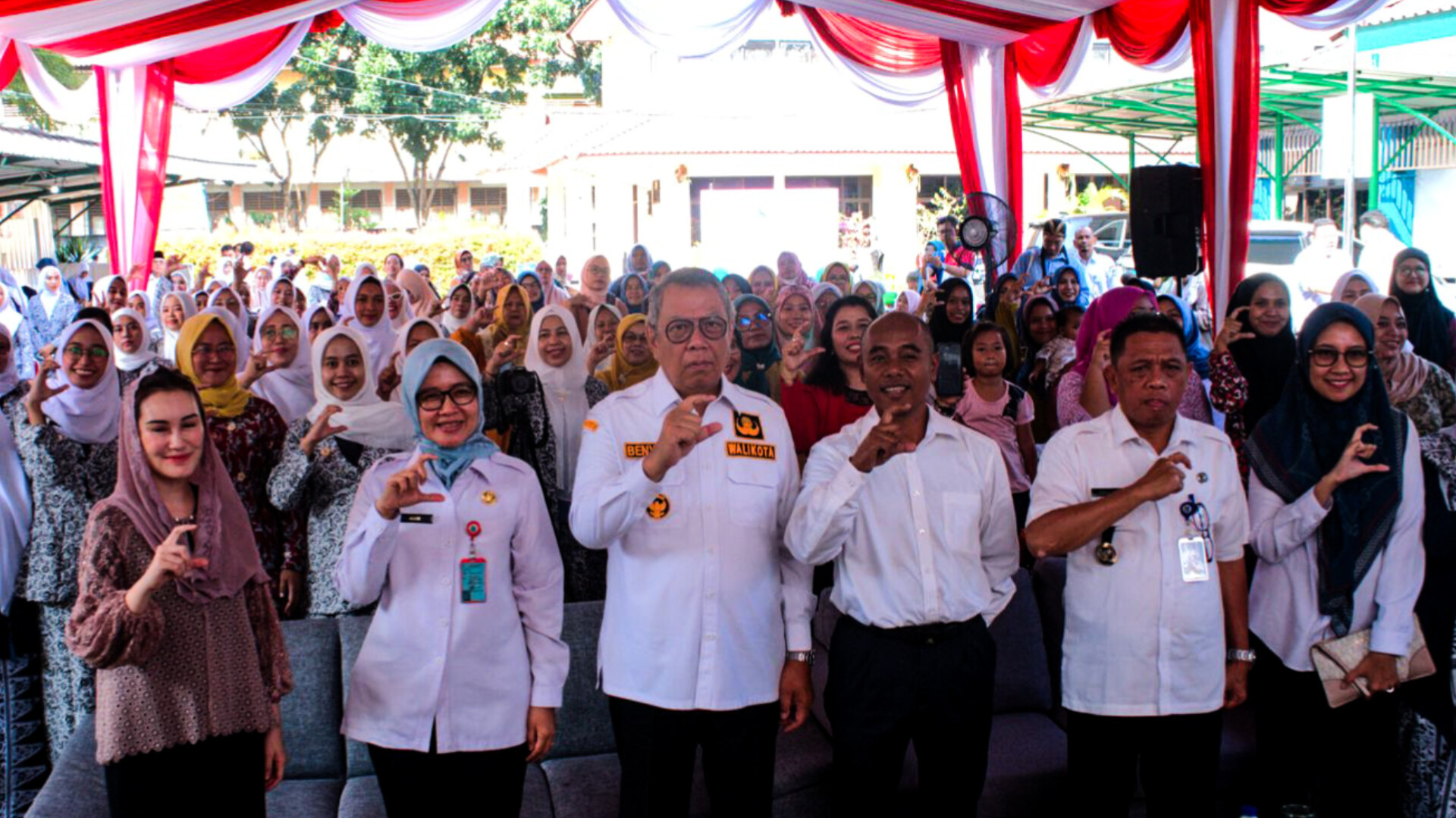 Wali Kota Tangerang Selatan, Benyamin Davnie, hadir dalam kegiatan Hari Bidan Nasional Ke-73 di Aula Kecamatan Serpong Utara, Tangsel, Rabu (26/06/2024). (tangselpos.id/lim)