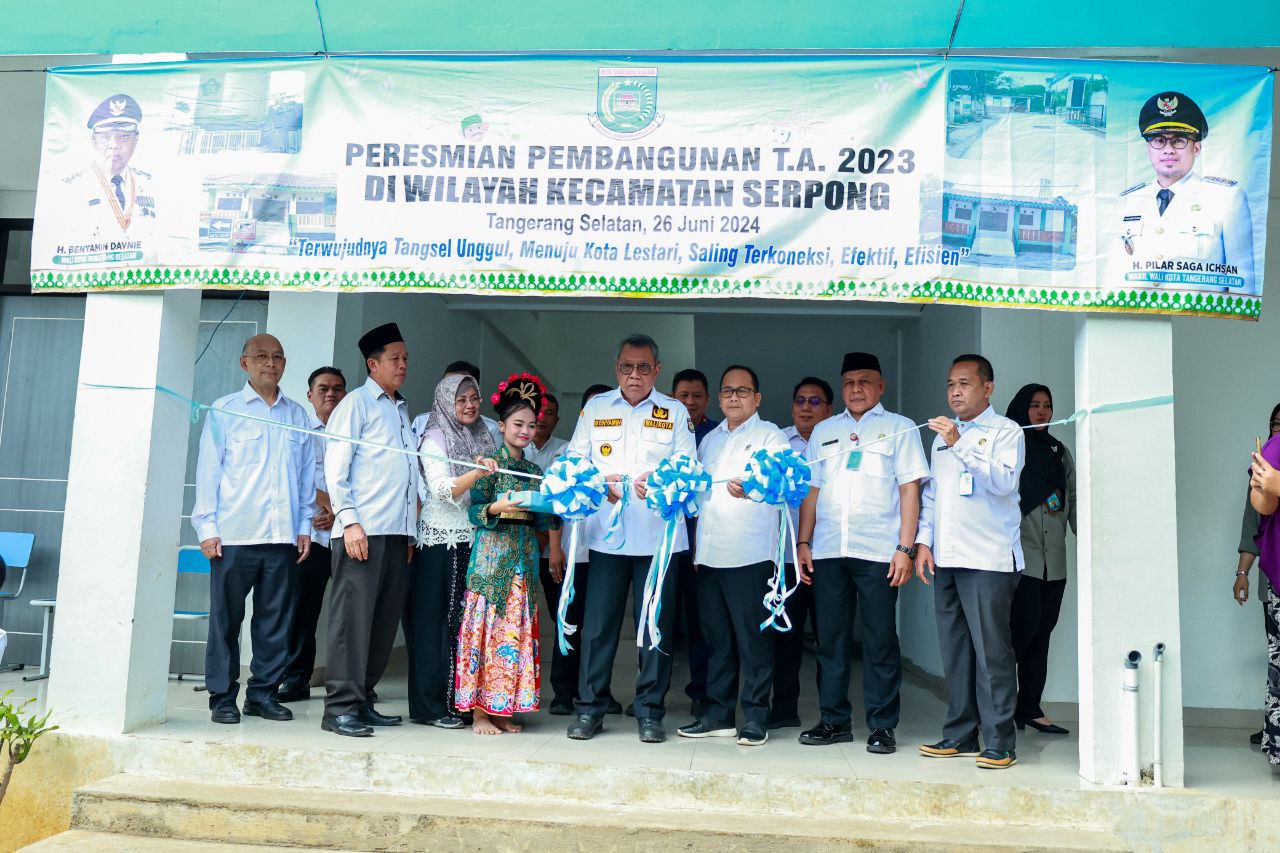 Wali Kota Tangerang Selatan (Tangsel), Benyamin Davnie, meresmikan gedung baru di SMPN 7 Tangsel, Rabu (26/6/2024). (Ist)