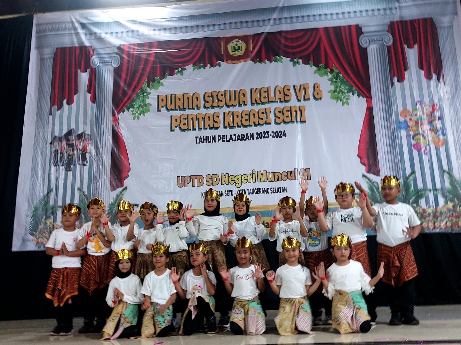 Momen perpisahan siswa kelas VI UPTD SDN Muncul 01 yang berlangsung di Gedung Pertemuan Puspiptek, Setu, Tangerang Selatan (Tangsel), Rabu (12/6/2024). (tangselpos.id/rmn)