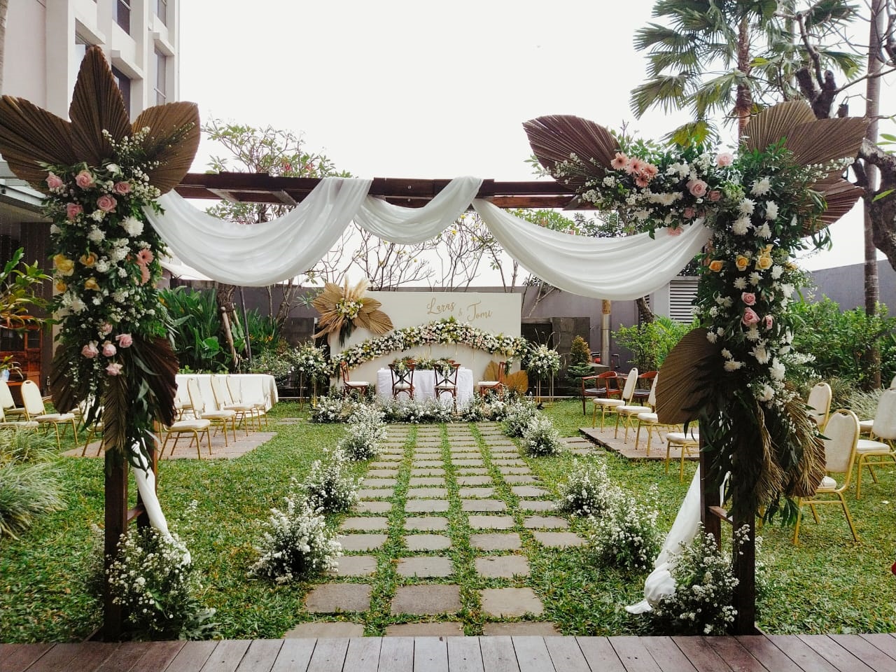 Wedding venue outdoor di Soll Marina Hotel Serpong. (tangselpos.id/lim)