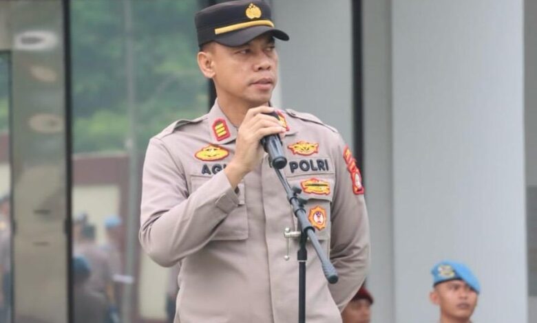 Kasi Humas Polres Tangsel Aghil, saat menjelaskan dugaan tawuran di Cisauk.(dra)