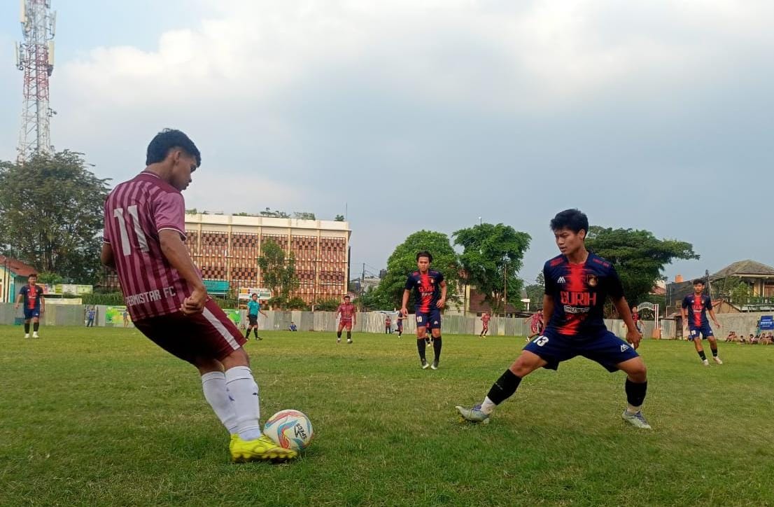 Laga Gurih FC dengan Permistar berakhir lewat adu penalti yang dimenangkan Gurih FC.(red/tangselpos.id).