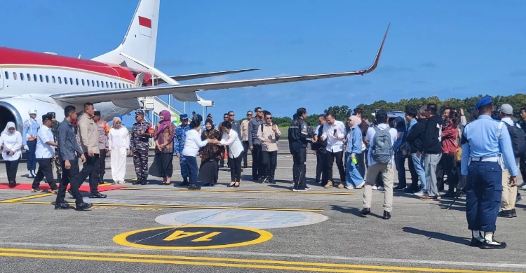 Presiden Jokowi dan rombongan tiba di Balikpapan. Foto : Ist