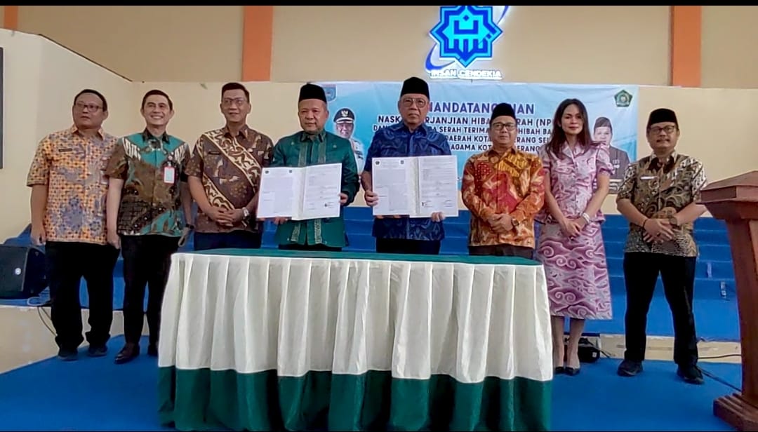 Penandatanganan Naskah Perjanjian Hibah Daerah (PNPHD) dan Berita Acara Serah Terima (BAST) Barang Milik Daerah kepada Kementerian Agama Kota Tangsel. (tangselpos.id/irm)