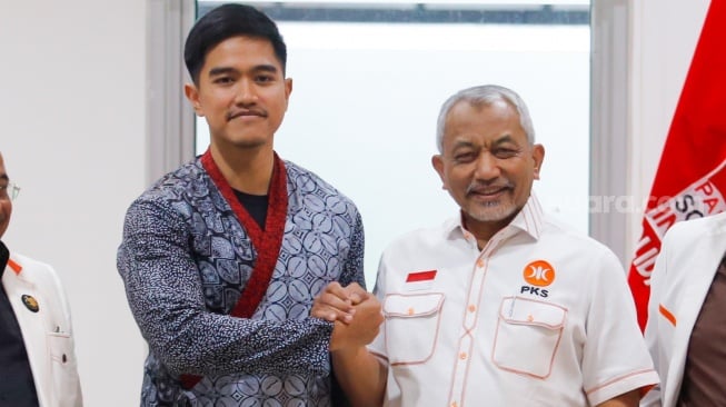 Presiden PKS Ahmas Syaikhu (kaban). Foto : Ist