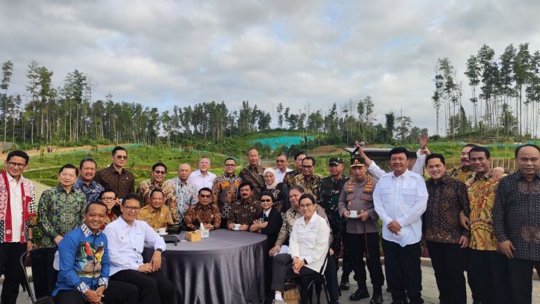 Para Menteri saat berada di IKN. Foto : Ist