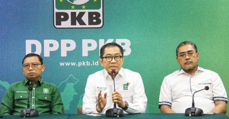 Ketua Panitia Muktamar PKB Faisol Riza (tengah) saat konferesi pers. Foto : Ist