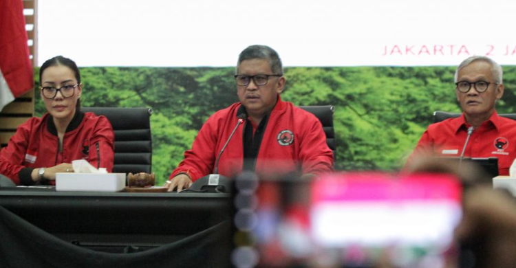 Sekjen PDIP Hasto Kristiyanto (tengah). Foto : Ist