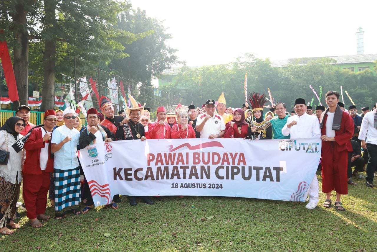 Pawai budaya diselenggarakan Kecamatan Ciputat.(irm)