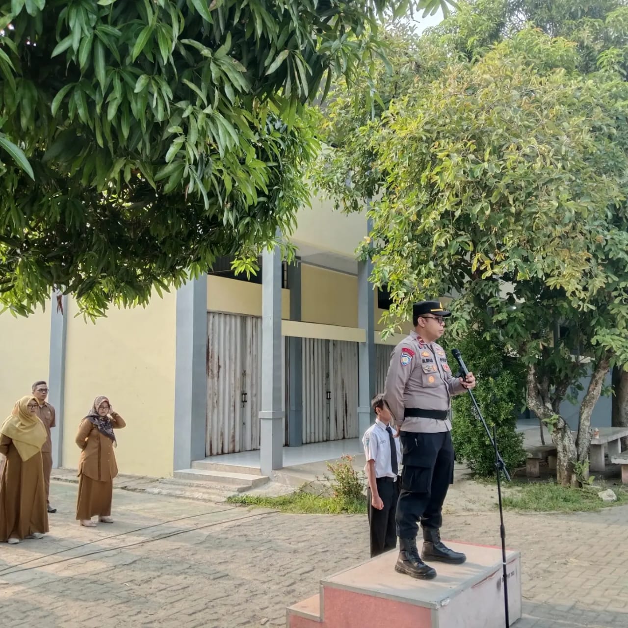 Polres Tangsel kembali gelar kegiatan “Police Go to School”. Kali ini kegiatan tersebut di SMKN 2 Kota Tangsel, Kecamatan Pondok Aren, Senin (23/9).(dra)