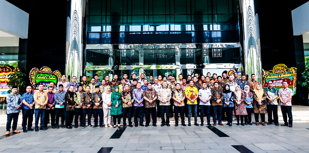 Tabrani mengumpulkan seluruh Camat dan Lurah se-Kota Tangerang Selatan (Tangsel), Kamis (26/9/2024). (tangselpos.id/rmn)