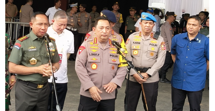 Kapolri dan Panglima TNI saat konferensi pers di Stadion GBK. Foto : Ist