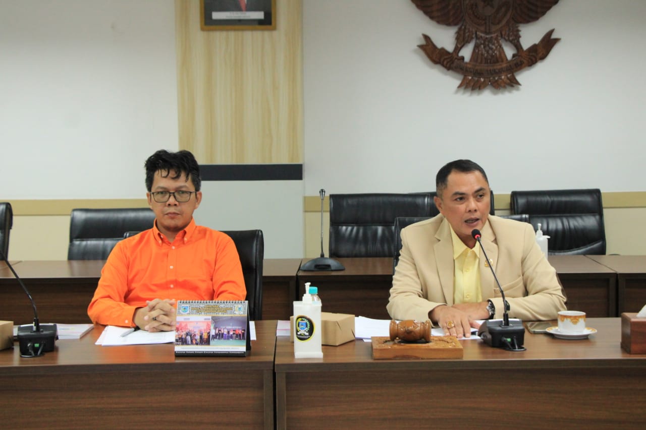 Pimpinan sementara DPRD TAngsel saat gelar rapat susunan fraksi DPRD Kota Tangsel.(dra)