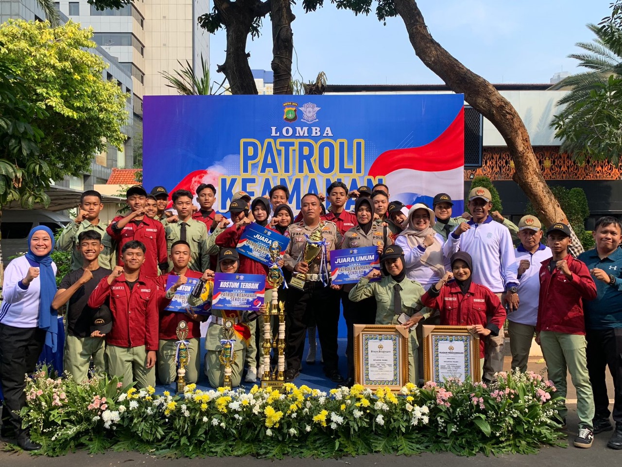 Polda Metro Jaya Mengadakan Lomba Peraturan Baris Berbaris dalam rangka memperingati Hari lalu lintas yang ke – 69, Sabtu (21/9).(dra)