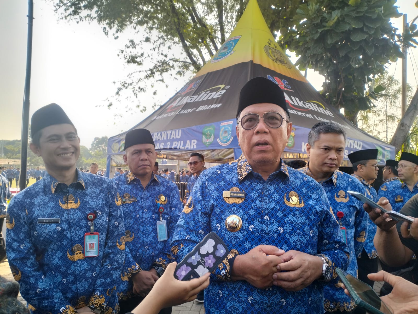 Momen terakhir Wali Kota Tangsel, Benyamin Davnie menjadi pembina upacara sebelum mengajukan cuti hadapi Pilkada. Foto : Ist